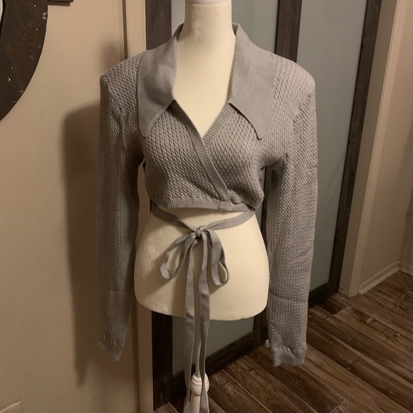 NWT Danielle Bernstein/We Wore What Cropped Tie Sweater, Mist gray, Size XXL - Picture 4 of 7
